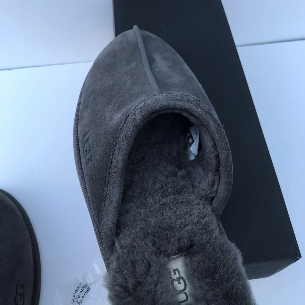 UGG authentic scuff